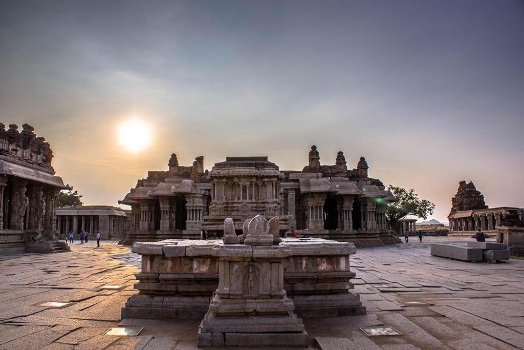 Vicky'S Home Stay Hampi Exterior foto