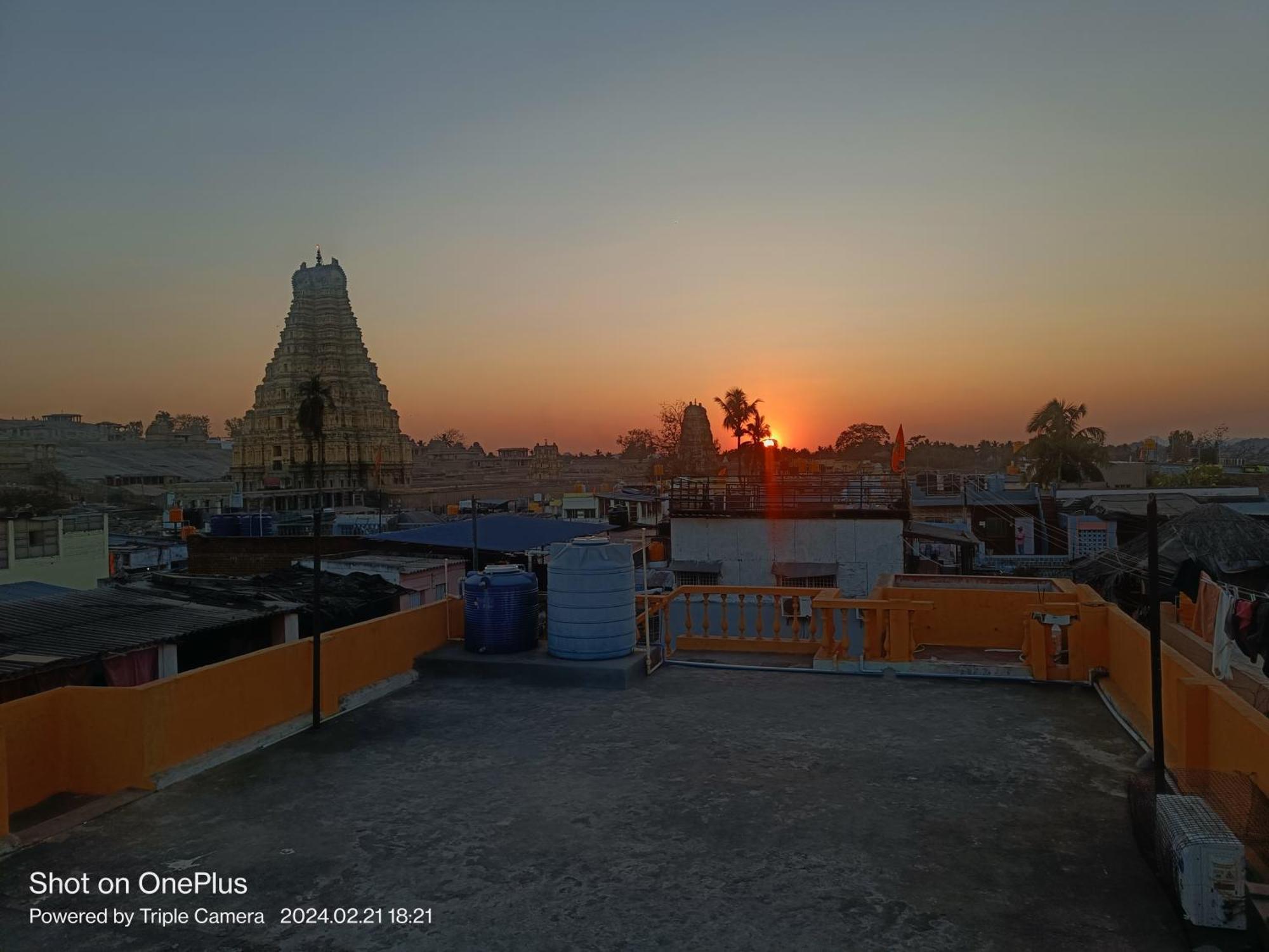 Vicky'S Home Stay Hampi Exterior foto