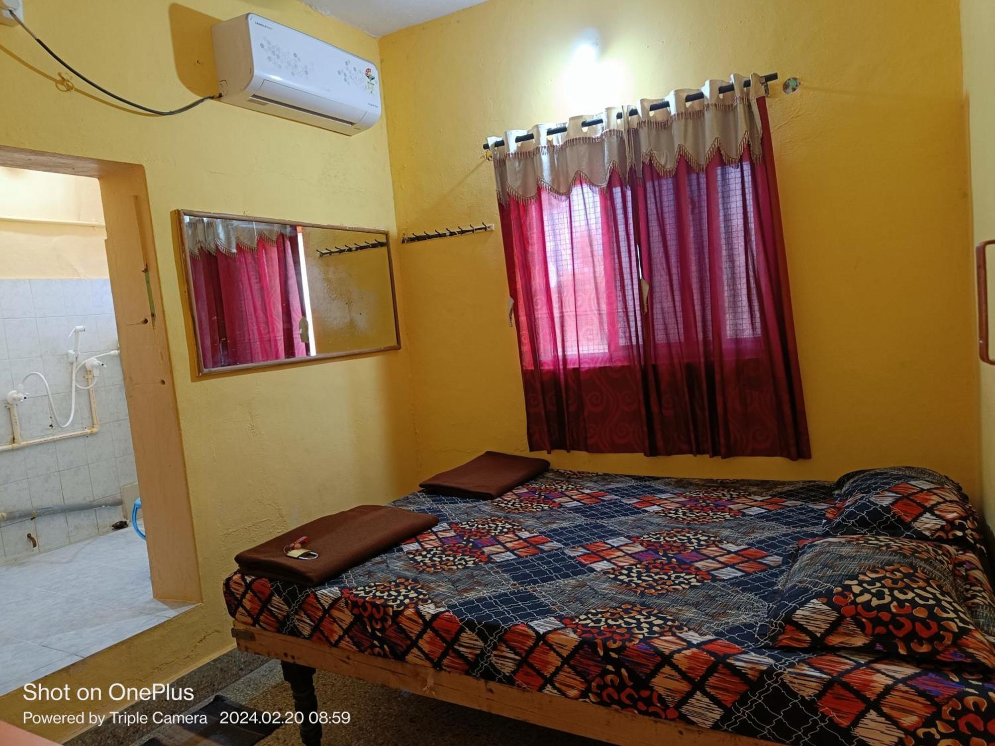 Vicky'S Home Stay Hampi Exterior foto